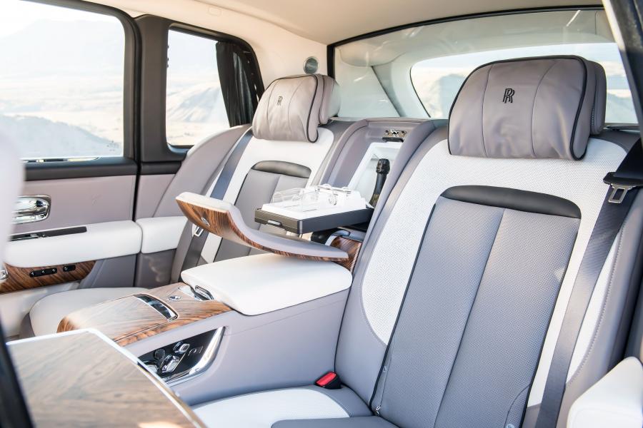 Интерьер Rolls-Royce Cullinan 2018 года  (NA) (фото 15 из 40)
